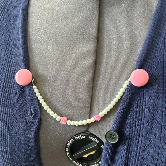 Upcycled sweater clasp/collar clip made with vintage pink clip on earrings - Picture 1 of 8